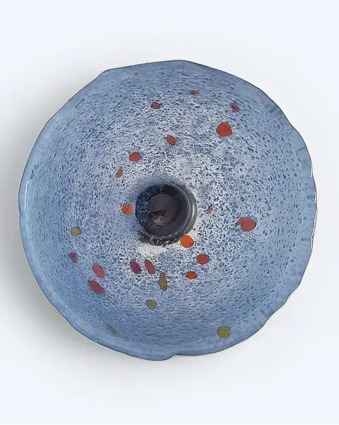 Foto de um(a) Bowl Kosta Boda - série Chicko De Bertil Vallien Azul, da categoria de Tigelas decorativas. Bowl Kosta Boda série Chicko de Bertil Vallien A série "Chicko" de Bertil Vallien para a Kosta Boda transcende a mera... Mostrado de uma perspectiva diferente. Vendido no marketplace Trésors.