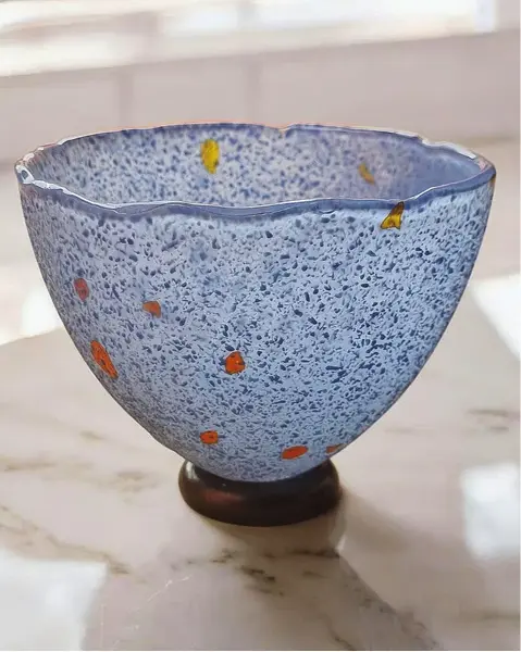 Foto de um(a) Bowl Kosta Boda - série Chicko De Bertil Vallien Azul, da categoria de Tigelas decorativas. Bowl Kosta Boda série Chicko de Bertil Vallien A série "Chicko" de Bertil Vallien para a Kosta Boda transcende a mera... Mostrado de uma perspectiva diferente. Vendido no marketplace Trésors.