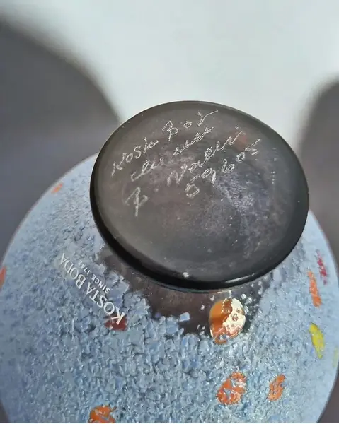 Foto de um(a) Bowl Kosta Boda - série Chicko De Bertil Vallien Azul, da categoria de Tigelas decorativas. Bowl Kosta Boda série Chicko de Bertil Vallien A série "Chicko" de Bertil Vallien para a Kosta Boda transcende a mera... Mostrado de uma perspectiva diferente. Vendido no marketplace Trésors.