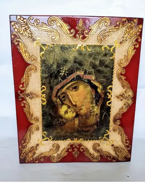 Foto de um(a) Arte Bizantina Anos 80, da categoria de Objetos religiosos e espirituais. Ícone com gravura bizantina envelhecida e moldura com técnica florentina (técnica artesanal que fazem entalhes na madeira... Mostrado de uma perspectiva diferente. Vendido no marketplace Trésors.