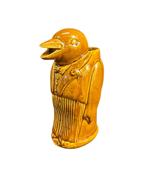 Foto de um(a) Jarra em faiança argentina - representando Pinguim, da categoria de Jarros. Lindíssima jarra em faiança argentina, representando pinguim, peça colecionável e que pode ser usada também como vaso devido... Mostrado de uma perspectiva diferente. Vendido no marketplace Trésors.