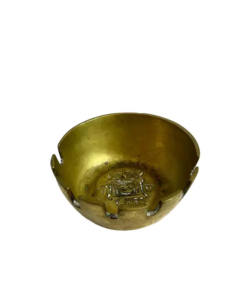 Foto de um(a) ​Cinzeiro em bronze, da categoria de Cinzeiros. Cinzeiro em bronze. Apresenta marcas do tempo e uso como mostrado nas fotos. Medidas: 11x5cm. Vendido no marketplace Trésors.