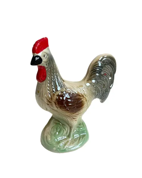 Foto de um(a) Escultura Galo em porcelana, da categoria de Escultura. Galo em porcelana pintada. está praticamente perfeito, apenas com uma marquinha de tinta vermelha no rabo. Mede 17x16cm. Vendido no marketplace Trésors.