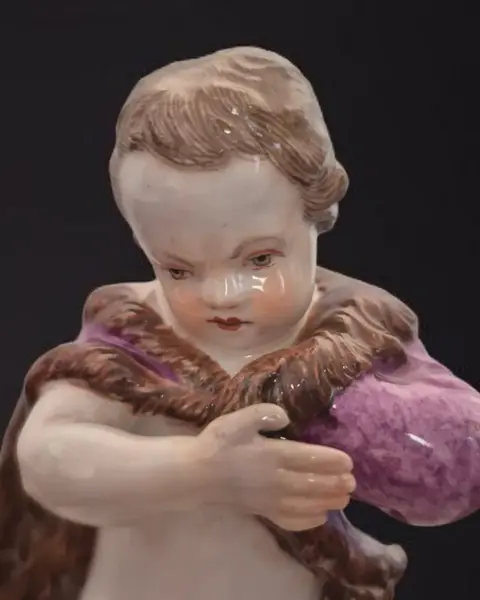 Foto de um(a) Escultura em porcelana Meissen The Skater, da categoria de Escultura. Emblematica e rara estatueta em porecelana Meissen "The Skater". As estatuetas em porcelana da manufatura Meissen do final... Mostrado de uma perspectiva diferente. Vendido no marketplace Trésors.