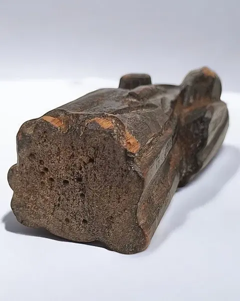 Foto de um(a) Antiga Imagem De Santo Antônio em madeira, da categoria de Objetos religiosos e espirituais. Antiga imagem em madeira representando Santo Antônio. *falta das mãos A prática de retirar partes de imagens de santos... Mostrado de uma perspectiva diferente. Vendido no marketplace Trésors.