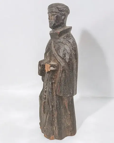 Foto de um(a) Antiga Imagem De Santo Antônio em madeira, da categoria de Objetos religiosos e espirituais. Antiga imagem em madeira representando Santo Antônio. *falta das mãos A prática de retirar partes de imagens de santos... Mostrado de uma perspectiva diferente. Vendido no marketplace Trésors.