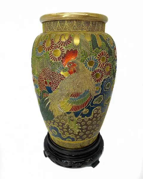 Foto de um(a) Antigo Vaso Oriental Porcelana Japonesa Satsuma Imperial XIX, da categoria de Vasos. Satsuma Imperial. Antigo e grande vaso artístico em porcelana artística Japonesa. Decoração oriental com primorosa pintura... Vendido no marketplace Trésors.