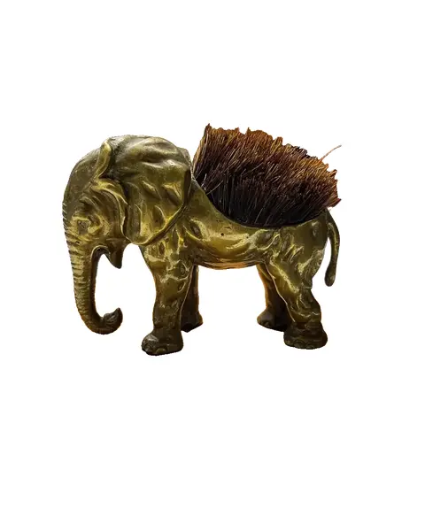 Foto de um(a) Antiga Pequena Escultura Escova Colecionável Elefante Bronze, da categoria de Escultura. Antiga e curiosa escultura de elefante em bronze austríaco. Peça artística, feita à mão e com bastante riqueza de detalhes.... Vendido no marketplace Trésors.
