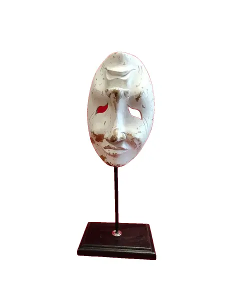 Foto de um(a) Escultura Mascara Teatral Indonésia, Década de 1990, da categoria de Escultura. Escultura de máscara teatral da indonésia, feita em teca, base e haste ebanizada, década de 1990 A: 46 cm L: 15,5 cm Base:... Vendido no marketplace Trésors.