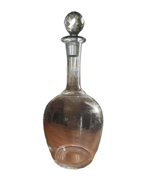 Foto de um(a) Antiga Clássica Garrafa Licoreira Cristal França Saint Louis, da categoria de Garrafas. Antiga e fina garrafa licoreira em cristal francês Saint Louis, lapidação manual, clássica decoração com guirlandas de... Vendido no marketplace Trésors.