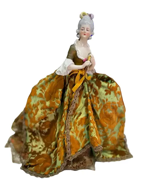 Foto de um(a) Antiga Rara Escultura Dama Mariquita Em Porcelana Alemã, da categoria de Escultura. Antiga e grande mariquita/escultura artística com linda figura feminina em porcelana alemã. Feita e pintada à mão. Peça toda... Vendido no marketplace Trésors.