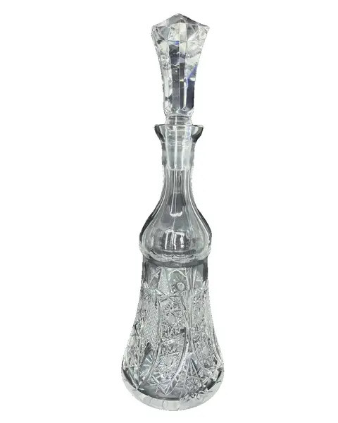 Foto de um(a) Antiga Grande Garrafa Licoreira Em Cristal Tcheco Lapidado, da categoria de Garrafas. Antiga e grande garrafa licoreira decorativa em cristal Tcheco, lapidação estrelada e ponta de diamante, feita à mão.... Vendido no marketplace Trésors.