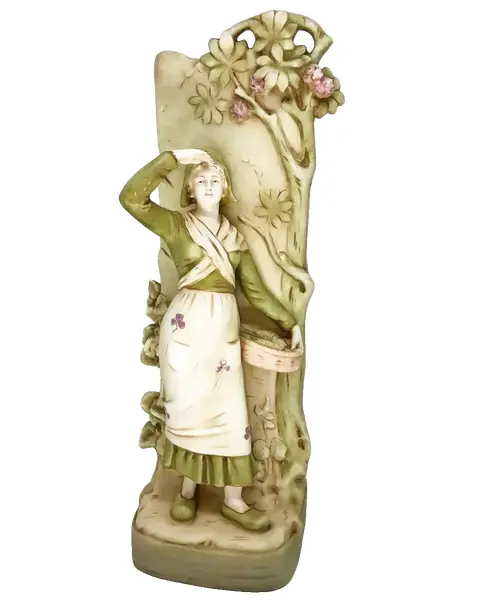 Foto de um(a) Antigo Vaso Escultura Em Faiança Royal Dux Art Nouveau, da categoria de Vasos. Antigo e grande vaso, escultura do período Art Nouveau feita à mão em faiança Tcheca, representando jovem camponesa, com... Vendido no marketplace Trésors.