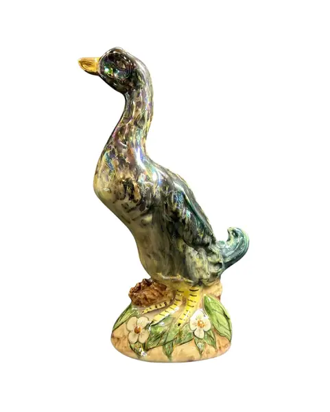 Foto de um(a) Ganso em Porcelana Furta Cor, da categoria de Modelos e estatuetas. Belíssimo ganso vintage em porcelana, pintura à mão com policromia furta cor em lindos tons de fume esverdeado, base... Vendido no marketplace Trésors.