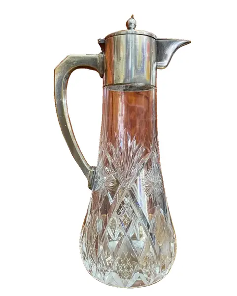 Foto de um(a) Antiga Rara Claret Jug Jarra Em Cristal E Prata Inglesa, da categoria de Jarros. Royal Metal. Antiga e linda jarra claret jug em cristal translúcido de excelente qualidade, intenso brilho natural, todo... Vendido no marketplace Trésors.