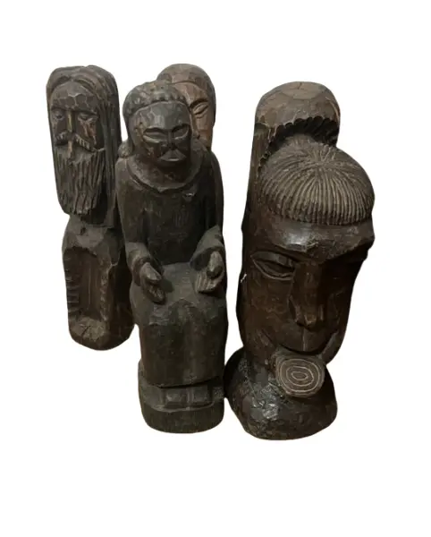 Foto de um(a) Conjunto de estarias esculpidas a mão, da categoria de Modelos e estatuetas. Conjunto de Esculturas em madeira – Arte Popular/Tribal Lindo conjunto de esculturas em madeira maciça, entalhadas à mão,... Vendido no marketplace Trésors.