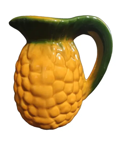 Foto de um(a) Jarra Pineapple Anos 80, da categoria de Garrafas, potes e jarros. Jarra abacaxi em cerâmica vitrificada e policromada, década de 1980 procedência asiática.A: 16,5cm D: 11cm Peso: 680g. Vendido no marketplace Trésors.