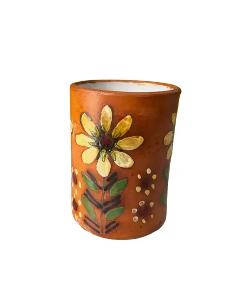 Foto de um(a) ​Copo / vaso em barro esmaltado, da categoria de Copos. Copo/ vaso em barro esmaltado. Marcas do tempo e uso. Medidas: 9x12cm. Vendido no marketplace Trésors.