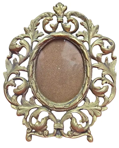 Foto de um(a) Porta Retrato em Bronze Oval - Vertical, da categoria de Porta retratos. Belíssimo porta-retrato oval vertical confeccionado em bronze de alta qualidade. Esta peça apresenta um trabalho de fundição... Mostrado de uma perspectiva diferente. Vendido no marketplace Trésors.