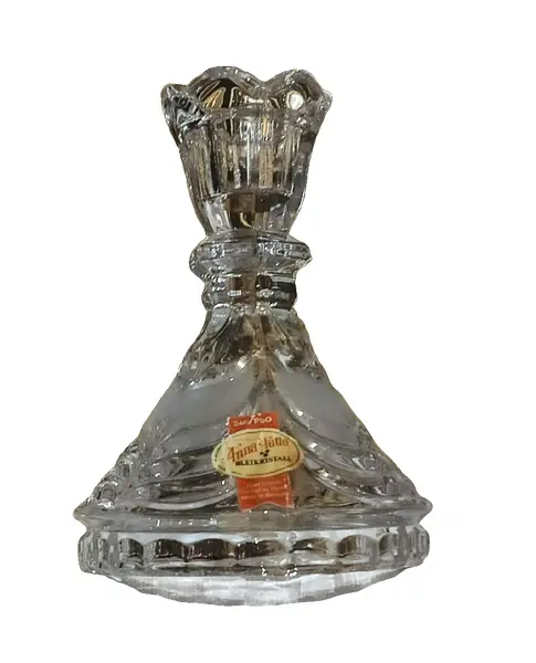 Foto de um(a) Castiçal Alemão Anna Hutte Bleikristal, Década de 1980, da categoria de Castiçais. Castiçal unitário em cristal com relevo e jateado dos anos 1980. Da marca alemã annahütte bleikristall. Com 24% de chumbo na... Vendido no marketplace Trésors.