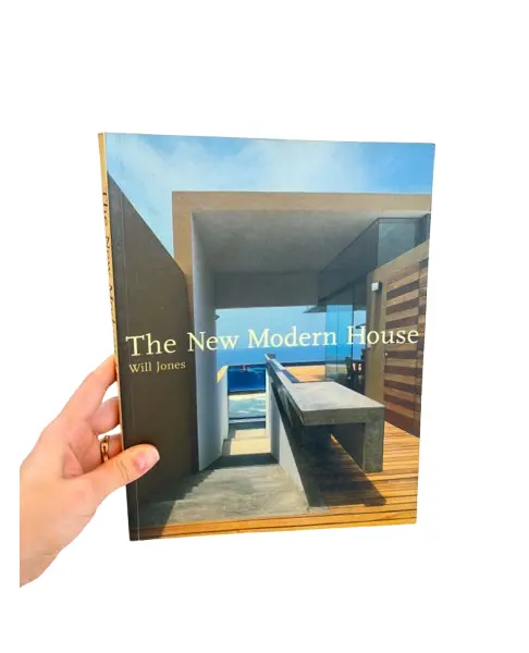 Foto de um(a) Livro arquitetura e design - The New Modern House, 2005, da categoria de Livros. Livro capa encadernação editorial em inglês, de 2005. Sobre arquitetura e design de interiores. Leves marcas do tempo e uso.... Vendido no marketplace Trésors.