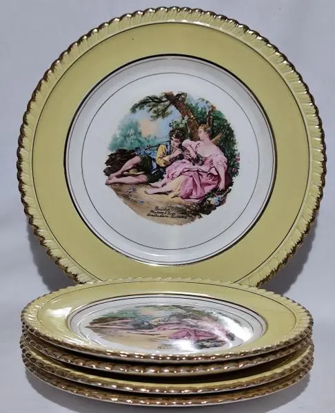 Foto de um(a) Antigo conjunto para bolo em porcelana NADIR (Década 70), da categoria de Pratos. Antigo conjunto para bolo em porcelana NADIR, barrado amarelo e reserva central com cena galante, borda ondulada com... Mostrado de uma perspectiva diferente. Vendido no marketplace Trésors.
