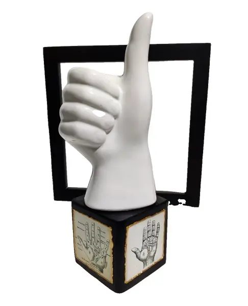 Foto de um(a) Escultura Joinha, da categoria de Escultura. Escultura em porcelana branca com base em madeira ebanizada com gravuras antigas de quiromancia peça única pelo designer... Vendido no marketplace Trésors.