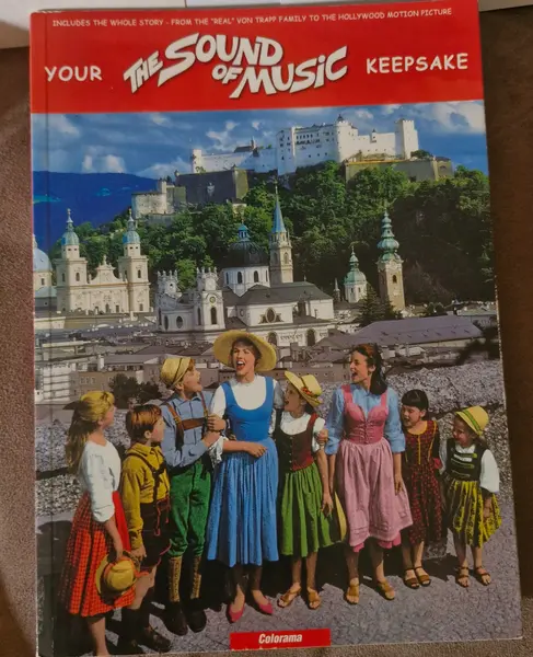 Foto de um(a) Coleção única para os amantes do clássico - A Noviça Rebelde, da categoria de Revistas. Coleção rara e especial de revistas da Família Trapp - A Noviça Rebelde Para os amantes da cultura austríaca, esta coleção... Mostrado de uma perspectiva diferente. Vendido no marketplace Trésors.