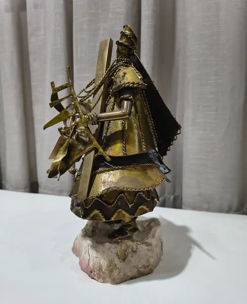 Foto de um(a) Imponente Escultura de Orixá – Tatti Moreno (1992), da categoria de Escultura. À venda uma magnífica e imponente escultura do renomado artista plástico baiano Tatti Moreno (1944-2022). Confeccionada em... Mostrado de uma perspectiva diferente. Vendido no marketplace Trésors.