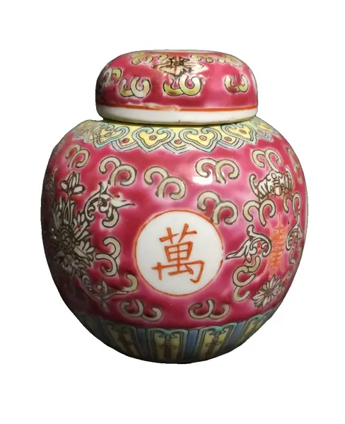 Foto de um(a) Potiche Chinês Anos 80, da categoria de Vasos. Potiche chinês com tampa, em porcelana policromada, década de 1980. Tamanho pequeno A: 9,5cm Diâmetro: 8 cm Peso: 280 g. Vendido no marketplace Trésors.