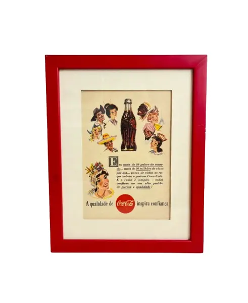 Foto de um(a) Quadro de propaganda da Coca Cola - 1955, da categoria de Propagandas. Propaganda da coca cola, de 1955, emoldurada com vidro. Moldura tem leves avarias como nas fotos. Medidas: 27x21cm. Vendido no marketplace Trésors.