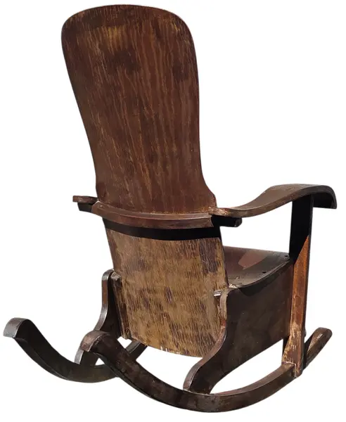 Foto de um(a) Rara Cadeira de Balanço Móveis Cimo Anos 40 – Estrutura Original - Cardeal, da categoria de Outras cadeiras. Uma verdadeira joia do design industrial mobiliário brasileiro. Esta cadeira de balanço legítima da lendária fabricante... Mostrado de uma perspectiva diferente. Vendido no marketplace Trésors.