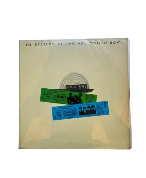 Foto de um(a) ​ LP The Beatles At The Hollywood Bowl, da categoria de LPs ou Discos de Vinil. LP The Beatles At The Hollywood Bowl, com mínimos riscos superficiais que não atrapalham no áudio. Vendido no marketplace Trésors.