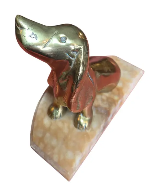 Foto de um(a) Antiga Escultura Cachorro em Bronze e Mármore, da categoria de Escultura. Distinta estatueta colecionável que representa, de forma estilizada e elegante, a silhueta de um cão da raça Dachshund. Esta... Mostrado de uma perspectiva diferente. Vendido no marketplace Trésors.