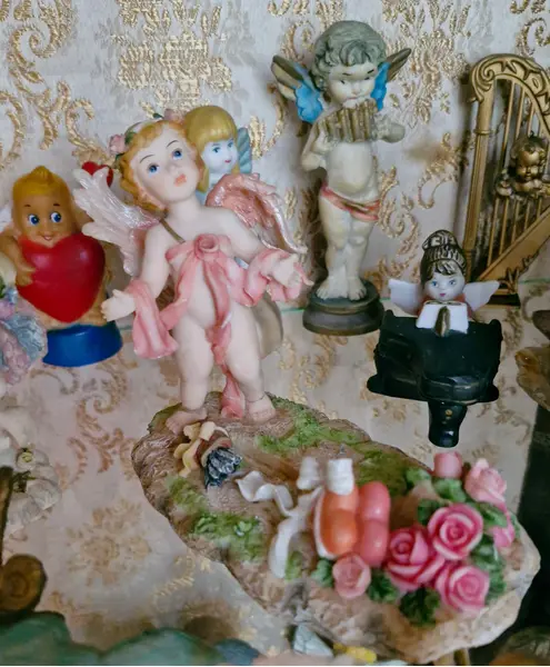 Foto de um(a) Magnífica e única coleção de anjinhos 130 peças, da categoria de Escultura. Uma coleção de anjinhos espetacular, única no Brasil! São cerca de 130 peças dos mais diversos materiais e originárias de... Mostrado de uma perspectiva diferente. Vendido no marketplace Trésors.