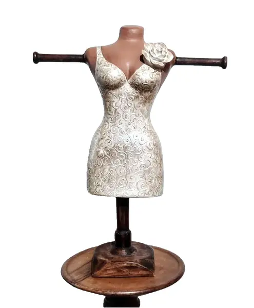 Foto de um(a) Escultura Manequim em Cerâmica, da categoria de Modelos e estatuetas. Escultura em cerâmica de um manequim com varão vem madeira para colocar utensílios com 6 ganchos em cobre. Base em madeira e... Vendido no marketplace Trésors.