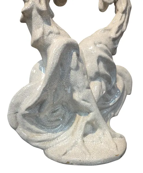 Foto de um(a) Briga de Galos – Cerâmica Craquelê, da categoria de Escultura. Uma peça de força e dinamismo extraordinários. Esta escultura em cerâmica representa a clássica "Briga de Galos",... Mostrado de uma perspectiva diferente. Vendido no marketplace Trésors.