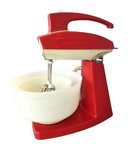 Foto de um(a) Batedeira Arno 60'S, da categoria de Eletrodomésticos. Batedeira arno, década de 1960, na cor vermelha com duas pás metálicas, dois bolws em plástico com 16 cm e 22 cm de diâmetro... Vendido no marketplace Trésors.