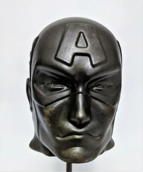 Foto de um(a) Escultura Toy Art Capitão America Marvel Comics Universe, da categoria de Escultura. Toy art capitão américa para os marvel fans - peça única e colecionável pelo designer marcelus ribas. Técnica mista com base... Mostrado de uma perspectiva diferente. Vendido no marketplace Trésors.