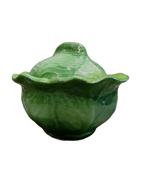 Foto de um(a) Pequena Sopeira Repolho em Cerâmica, sem Marca do Fabricante, Década de 2000, da categoria de Terrinas de sopa. Pequena sopeira repolho em cerâmica na cor verde e sem marca do fabricante, década de 2000 A: 9,5 cm / com tampa:... Vendido no marketplace Trésors.