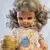 Foto de um(a) Boneca Mãezinha Antiga a Corda Anos 70, da categoria de Bonecas. Boneca mãezinha antiga a corda anos 70 original Estrela S.A possui roupas originais sapatos e o bebezinho original. Mostrado de uma perspectiva diferente. Vendido no marketplace Trésors.