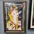 Foto de um(a) Quadro Espelhado de Figura Feminina Art Nouveau, da categoria de Impressões. Art Nouveau, Figura Feminina , impressa no vidro espelhado , uma obra de arte , moldura de madeira original. Mostrado de uma perspectiva diferente. Vendido no marketplace Trésors.