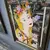Foto de um(a) Quadro Espelhado de Figura Feminina Art Nouveau, da categoria de Impressões. Art Nouveau, Figura Feminina , impressa no vidro espelhado , uma obra de arte , moldura de madeira original. Mostrado de uma perspectiva diferente. Vendido no marketplace Trésors.