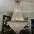 Foto de um(a) Lustre império em bronze e cristal francês no modelo pera. Alt 190 cm, da categoria de Lustres. Lustre império em bronze e cristal francês no modelo pera. Alt 190 cm. Mostrado de uma perspectiva diferente. Vendido no marketplace Trésors.