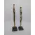 Foto de um(a) Par de esculturas africanas em madeira, da categoria de Escultura. Par de esculturas africanas em madeira, pintada à mão, retratando mulheres carregando baldes. Mede A: 31cm. Mostrado de uma perspectiva diferente. Vendido no marketplace Trésors.
