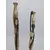 Foto de um(a) Par de esculturas africanas em madeira, da categoria de Escultura. Par de esculturas africanas em madeira, pintada à mão, retratando mulheres carregando baldes. Mede A: 31cm. Mostrado de uma perspectiva diferente. Vendido no marketplace Trésors.