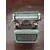 Foto de um(a) Maquina de escrever Azul claro - Olivetti Studio 44, da categoria de Maquinas de Escrever. Maquina de escrever Olivetti Studio 44, produzida no ano de 1960, toda feita em metal. Dimensões: Altura 14cm x largura... Mostrado de uma perspectiva diferente. Vendido no marketplace Trésors.