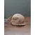 Foto de um(a) Capacete Militar, da categoria de Colecionáveis. Capacete Militar antigoDimensões: Altura 20cm x largura 25cm x profundidade 20cm. Mostrado de uma perspectiva diferente. Vendido no marketplace Trésors.