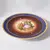 Foto de um(a) Antigo prato decorativo, Porcelana da Bavária, Alemanha 25cm, da categoria de Pratos Decorativos. Antigo Prato Decorativo em Porcelana. Fabricante Alemão da Bavária, anos 1950. Linda decoração com cena galante tradicional... Mostrado de uma perspectiva diferente. Vendido no marketplace Trésors.
