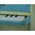 Foto de um(a) Piano infantil Hering, da categoria de Instrumentos de brinquedo. Antigo piano infantil de HERING decorado com pássaros pintados à mão. Todas as teclas funcionando. Aproximadamente: 30A x... Mostrado de uma perspectiva diferente. Vendido no marketplace Trésors.